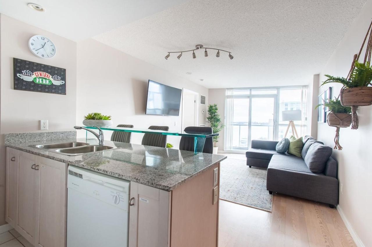 Privatunterkunft Right By The Lake Downtown Condo, 1 Bedroom, 1 Free Parking Toronto