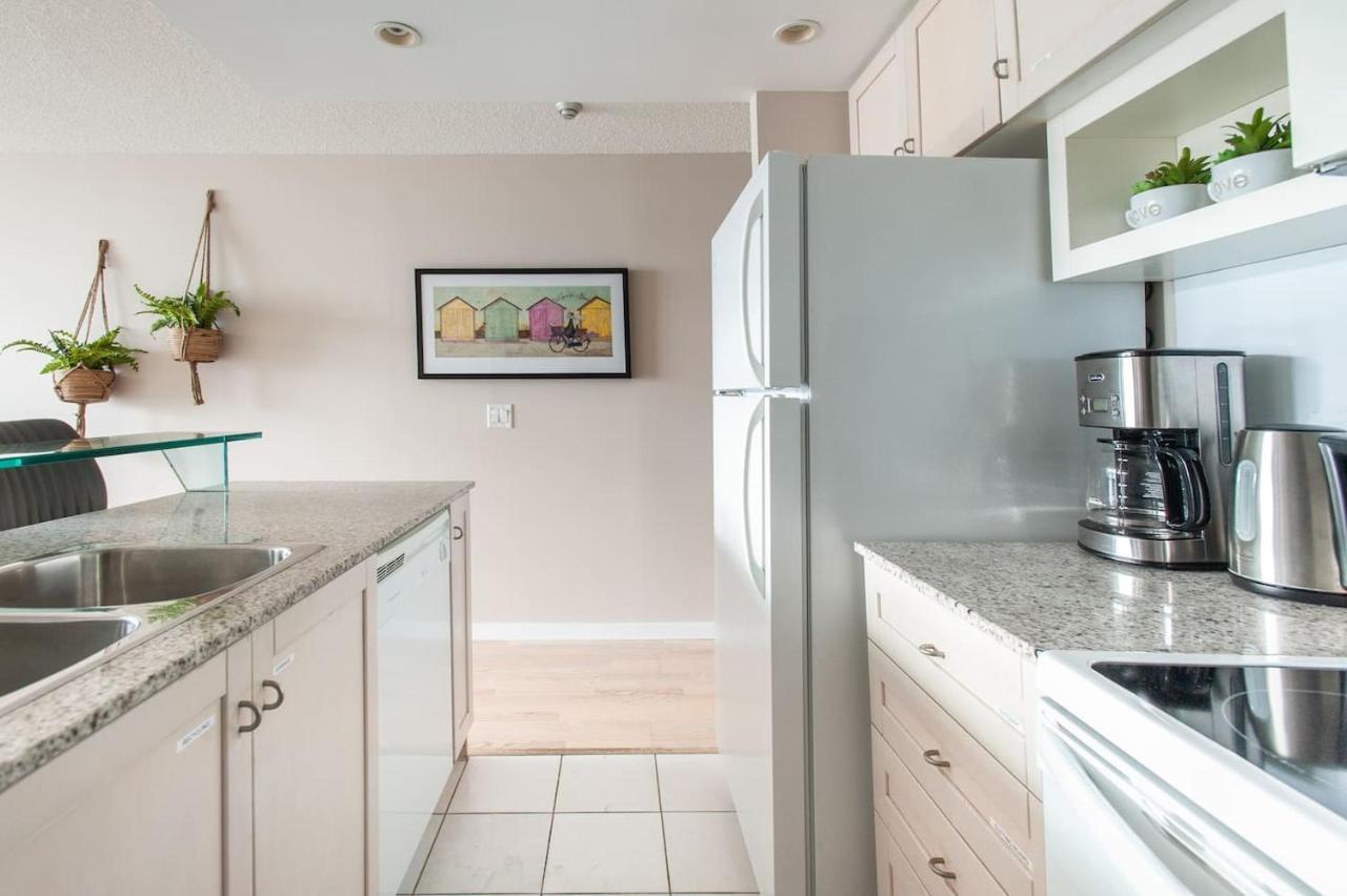 Right By The Lake Downtown Condo, 1 Bedroom, 1 Free Parking Privatunterkunft