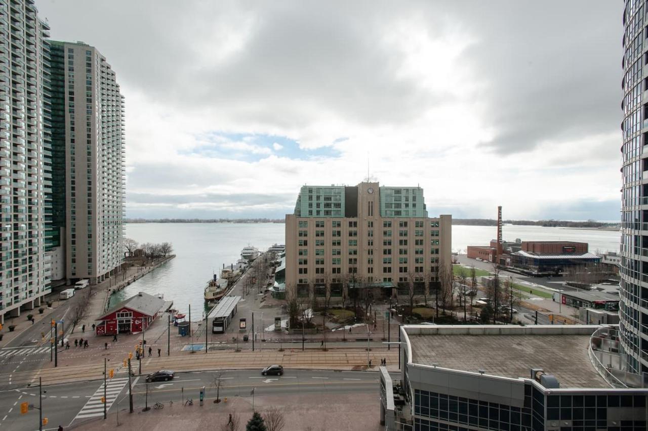 Right By The Lake Downtown Condo, 1 Bedroom, 1 Free Parking